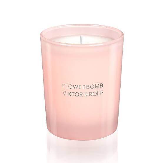 VIKTOR & ROLF FLOWERBOMB 2.4 OZ/70G CANDLE